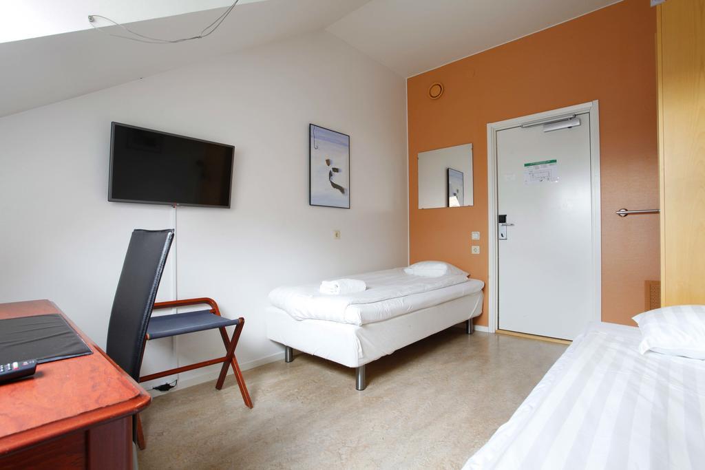 Pronova Hotell & Vandrarhem นอเชอร์ปิง ภายนอก รูปภาพ