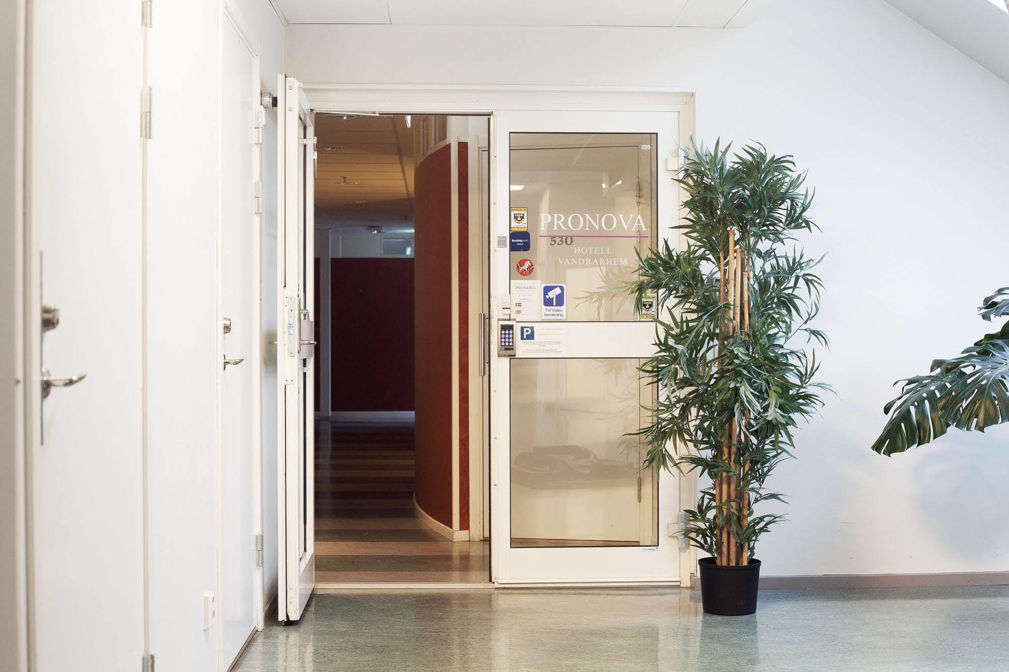 Pronova Hotell & Vandrarhem นอเชอร์ปิง ภายนอก รูปภาพ